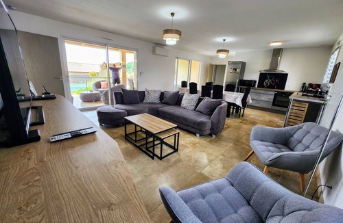 Joyeuse Villa | Ardèche, Villa Olympe air-conditioned heated swimming pool