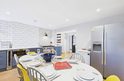 Ryde Ski Chalet | Arden Villa with Sea Views