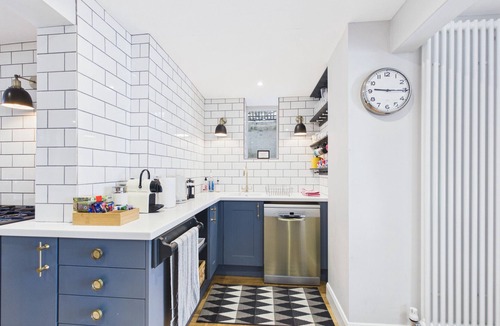 Ryde Ski Chalet | Arden Villa with Sea Views