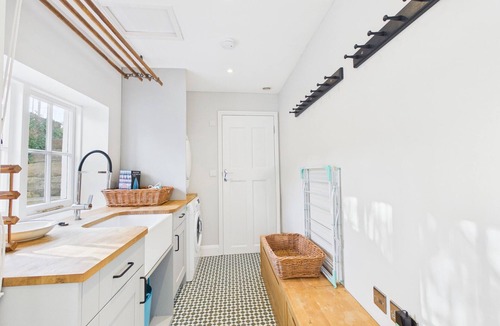 Ryde Ski Chalet | Arden Villa with Sea Views