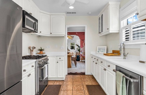 Flamingo Parks House | Ardmore Hideaway | Walk to The Square & Dining