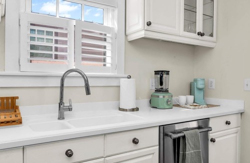 Flamingo Parks House | Ardmore Hideaway | Walk to The Square & Dining