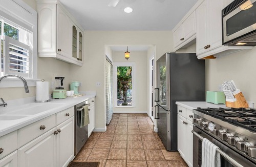 Flamingo Parks House | Ardmore Hideaway | Walk to The Square & Dining