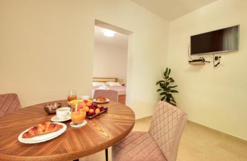 Plat Apartment | Ardura shimmering on the sea