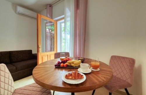 Plat Apartment | Ardura shimmering on the sea
