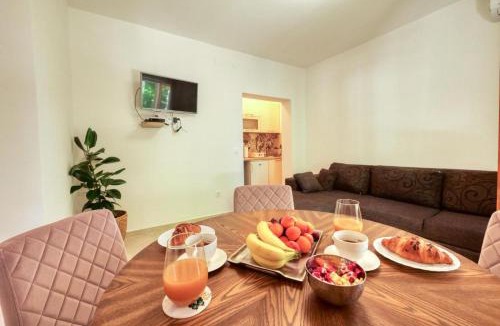 Plat Apartment | Ardura shimmering on the sea