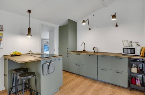 Mern House | Are you dreaming of an idyllic vacation close to water and nature? Then this bright vacation home wi