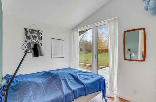 Mern House | Are you dreaming of an idyllic vacation close to water and nature? Then this bright vacation home wi