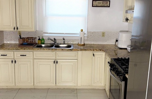 New Windsor Apartment | Are you searching for a lovely spot to unwind with your family? This place yours