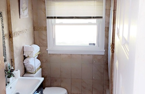 New Windsor Apartment | Are you searching for a lovely spot to unwind with your family? This place yours