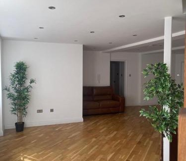 Peninsula House | Arena House