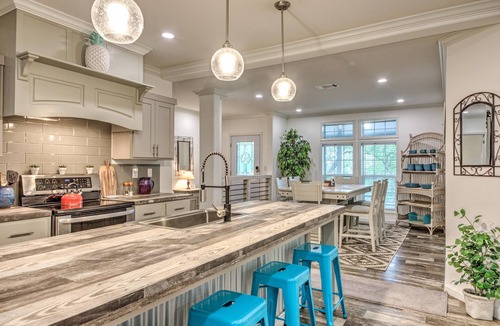 Austin House | Arete Stay. Like country in the city! Big oak trees only 12 mi. from downtown