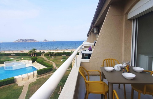 Els Griells Apartment | Argonavis 326 Apartment to rent in L'Estartit Costa Brava with front view to the sea