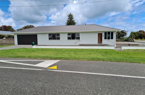 Opunake House | *Argyll Retreat *