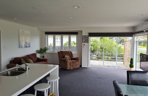 Opunake House | *Argyll Retreat *