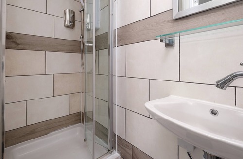 Norwood Green Apartment | Argyll Rooms 1 Self-Contained Studio with En-Suite