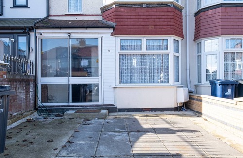 Norwood Green Apartment | Argyll Rooms 4 Self-Contained Studio with En-Suite