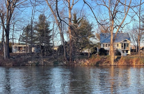 Rockbridge Baths House | ARIA ON THE RIVER - waterfront house with summer cottage