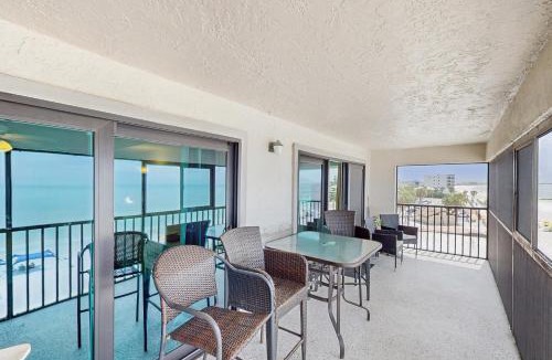 Madeira Beach House | Arie Dam 301