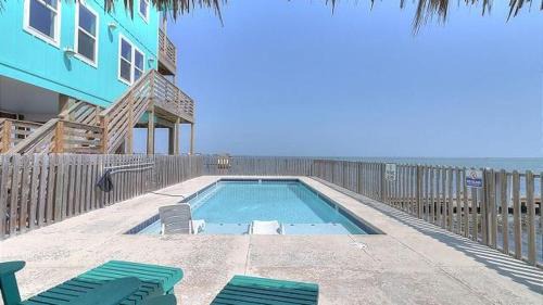 Flour Bluff House | Ariel’s Grotto by AvantStay