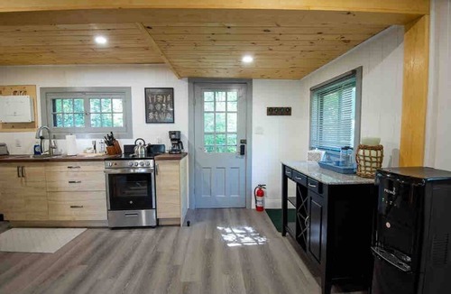 Fenelon Falls Cottage | Aries 2-Bedroom Fenelon Falls cottage