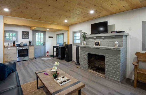 Fenelon Falls Cottage | Aries 2-Bedroom Fenelon Falls cottage