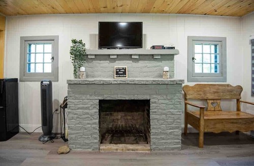 Fenelon Falls Cottage | Aries 2-Bedroom Fenelon Falls cottage