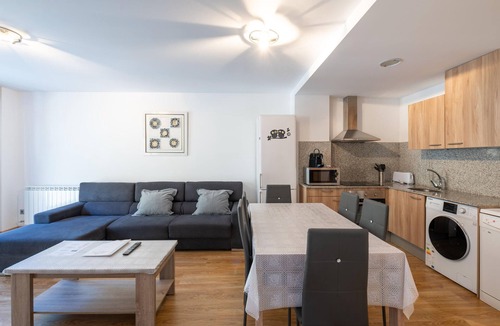 Arinsal Apartment | Arinsal: 6 Pers Apartment, 2 Bedrooms, Parking Included