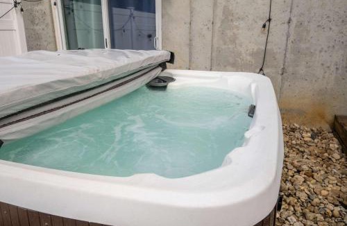 Walton House | Ark & Creation Retreat - For 12