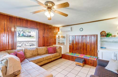 Henderson House | Arkansas Cabin w/Deck < 1 Mi to Norfork Lake