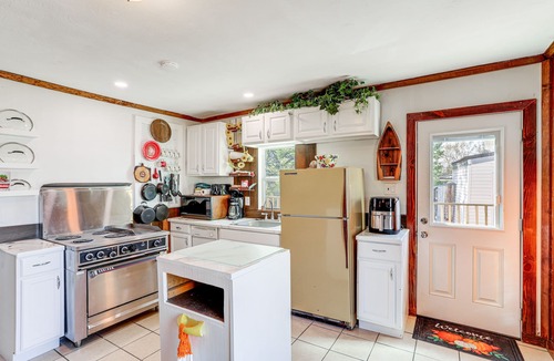 Henderson Cabin | Arkansas Cabin w/Deck < 1 Mi to Norfork Lake