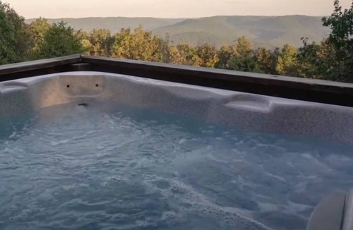 Ponca Condo | Arkansas Cabin w/Hot Tub