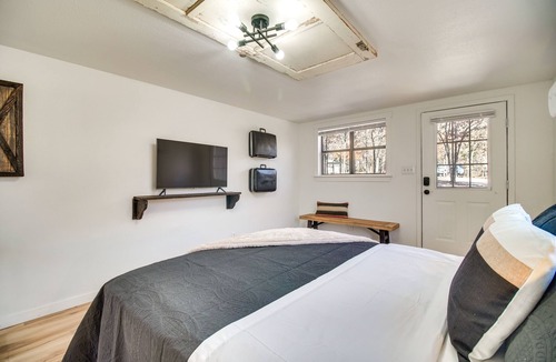 Gentry Apartment | Arkansas Retreat - Fire Pits, Grills & Near Lakes!