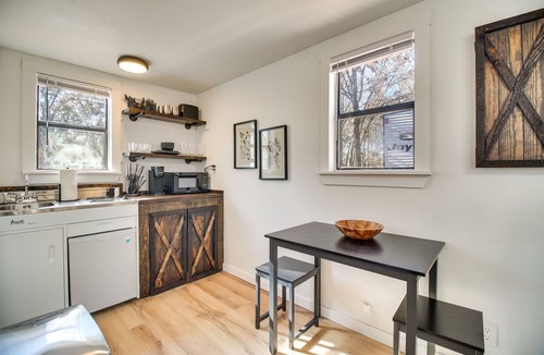 Gentry Apartment | Arkansas Retreat - Fire Pits, Grills & Near Lakes!