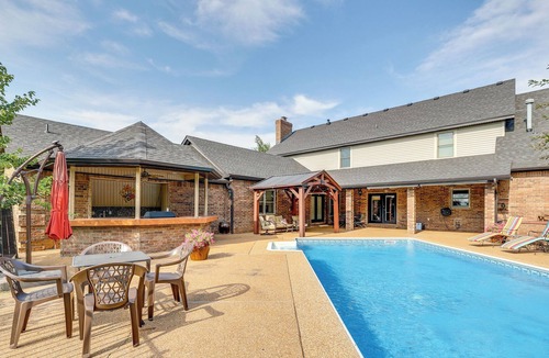 Fayetteville House | Arkansas Retreat - Pool, Waterslide, Grill & More!