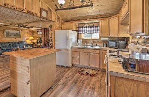 Friendship Apartment | Arkdale Studio Cabin with On-Site ATV Trails!