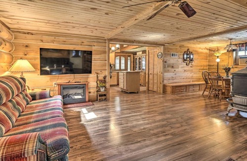 Friendship Apartment | Arkdale Studio Cabin with On-Site ATV Trails!