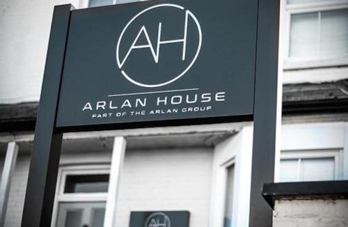 Basingstoke House | Arlan House, Central Basingstoke Hotel