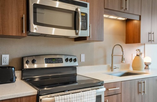 Jefferson Manor Apartment | Arlington Alexandria Oasis by airport shopping and dining