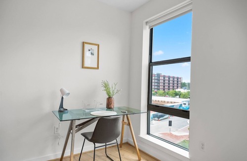 Jefferson Manor Apartment | Arlington Alexandria Oasis by airport shopping and dining