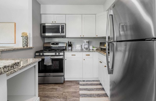 Aurora Highlands House | Arlington Convenience / Spacious & Modern