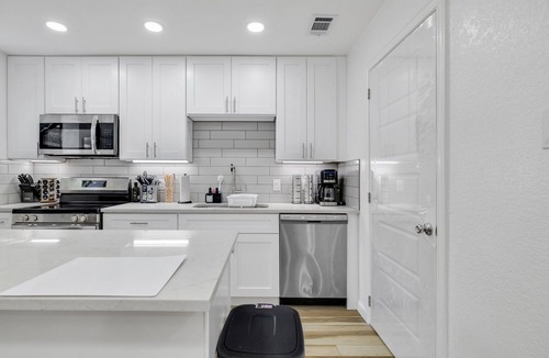 West Arlington House | Arlington Entertainment District Home - Blue Door