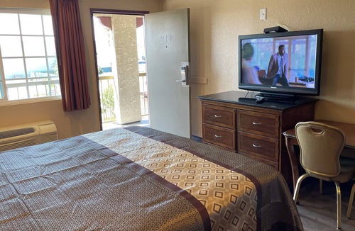Riverside Hotel | Arlington Inn