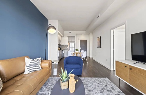 Bluemont Hotel | Arlington Pet-Friendly Stay | Rooftop Deck Access | Walk to Parks & Dining