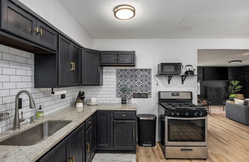 Arlington House | Arlington Retreat Near Stadiums and Six Flags