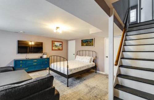 Arlington House | Arlington Townhome w/Furnished Patio!