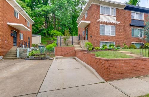 Arlington House | Arlington Townhome w/Furnished Patio!