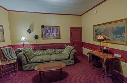 Red Boiling Springs Hotel | Armour's Hotel & Spa