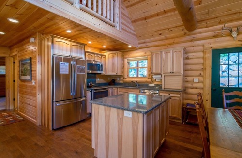 Windcliff Estates House | Armstrong Log Cabin Vacation Home at Windcliff
