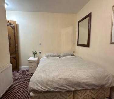 Ealing Common House | Aron Guest House